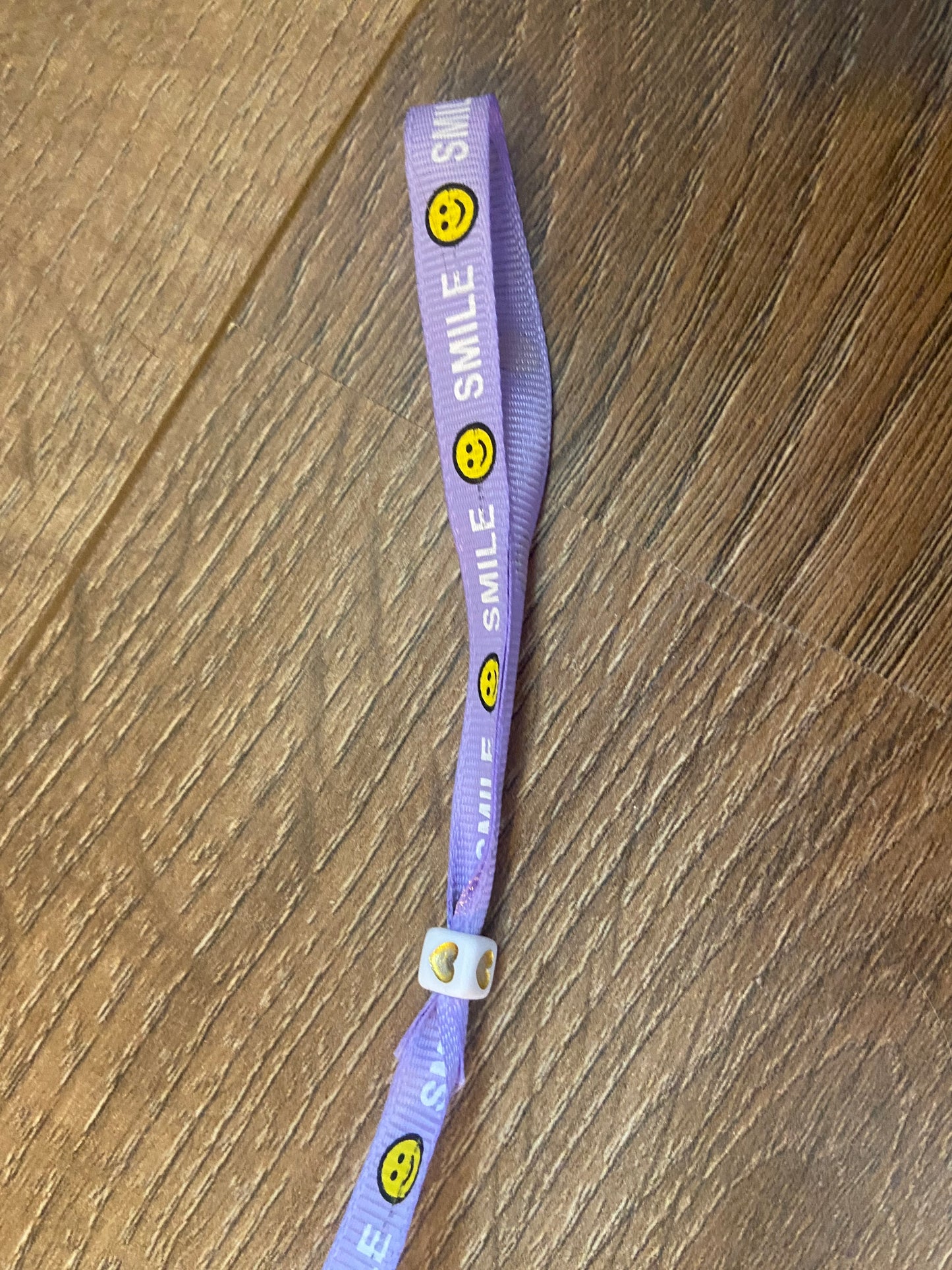Smiley armbandje paars