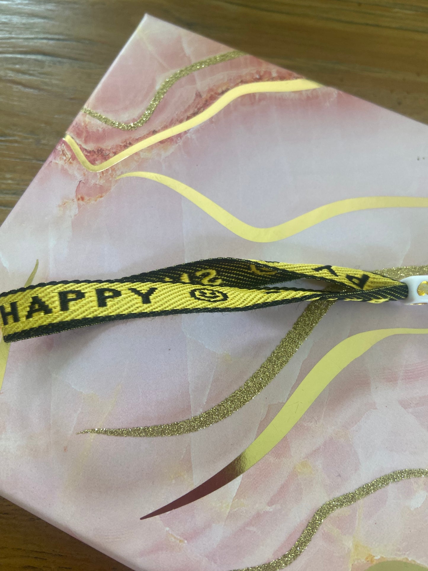 Happy smile armbandje geel