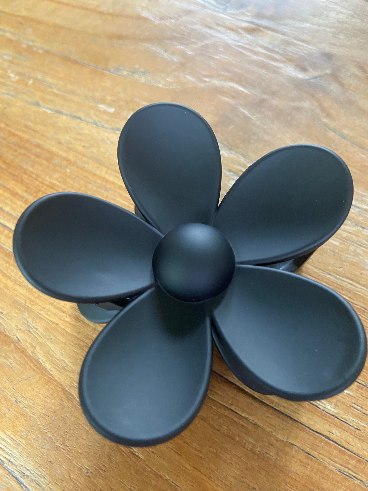 Zwarte bloem haarclip